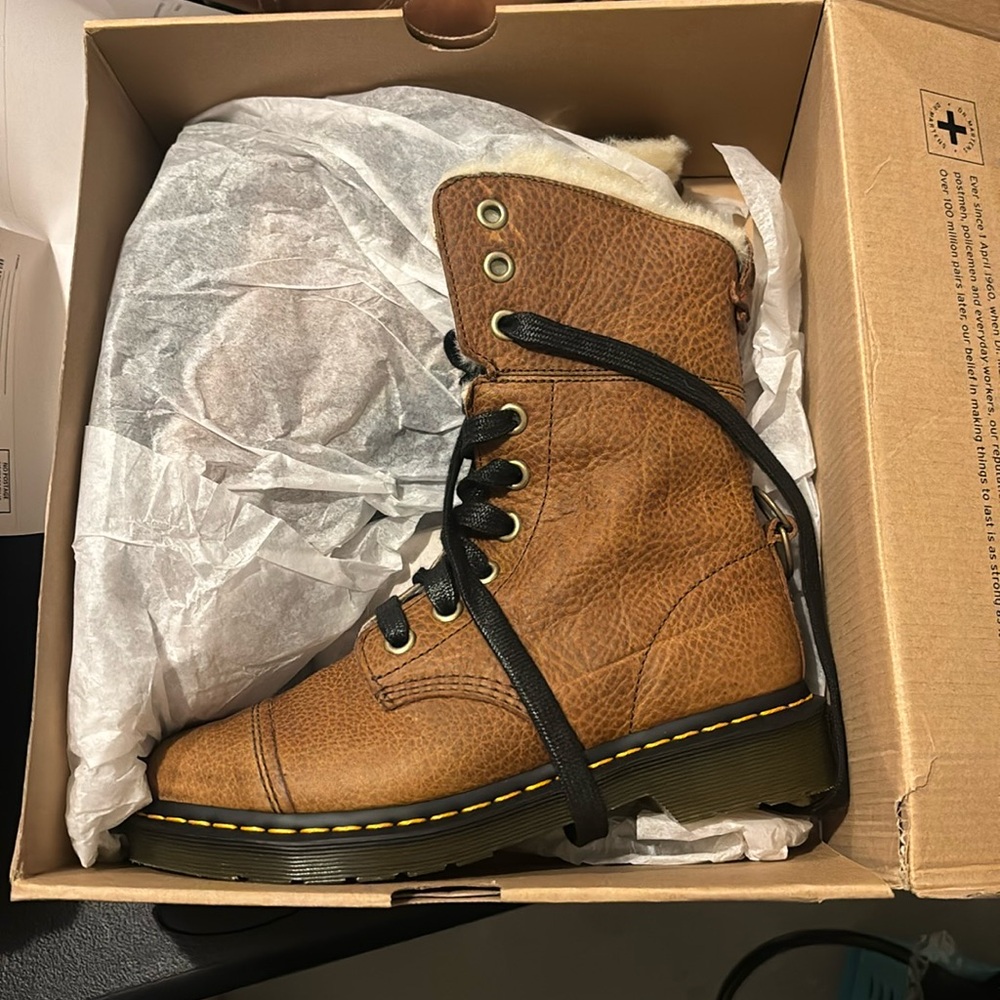 New Dr. Marten Aimilita Boots, size 8